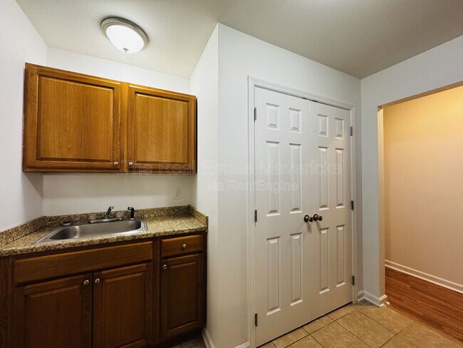 Photo - 4621 Kirkland Ave Townhome