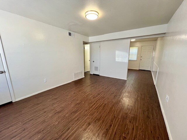 Building Photo - 920 N Leverett Ave