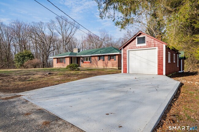 Foto del edificio - 220 Upper Grassy Hill Rd