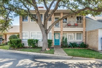 Building Photo - 11127 Pinehurst Dr