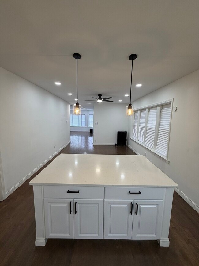 Foto del edificio - 8040 S Rhodes Ave