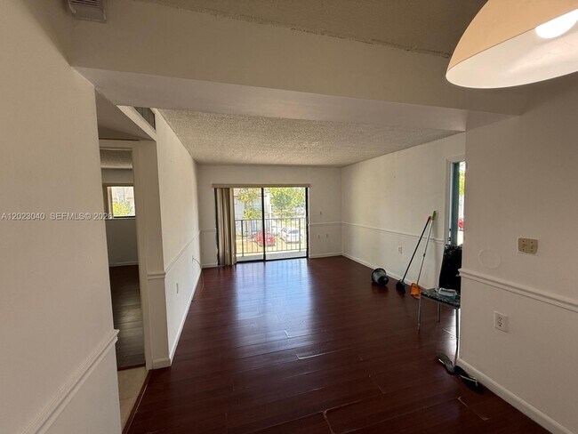 Foto del edificio - 6975 NW 179th St