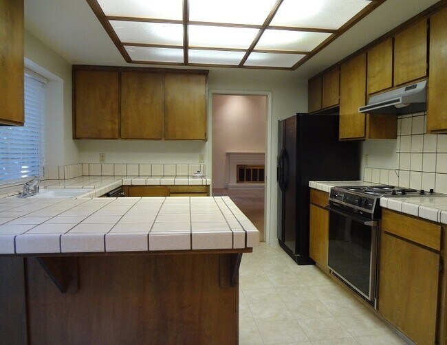 Building Photo - COMING SOON!!! 3 bedroom, 3 bath home in a...