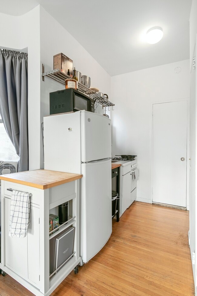 Building Photo - A GEM IN STUYVESANT TRIANGLE