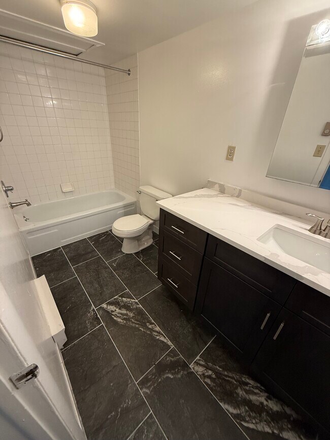 Foto del edificio - 96 Candlewood Dr