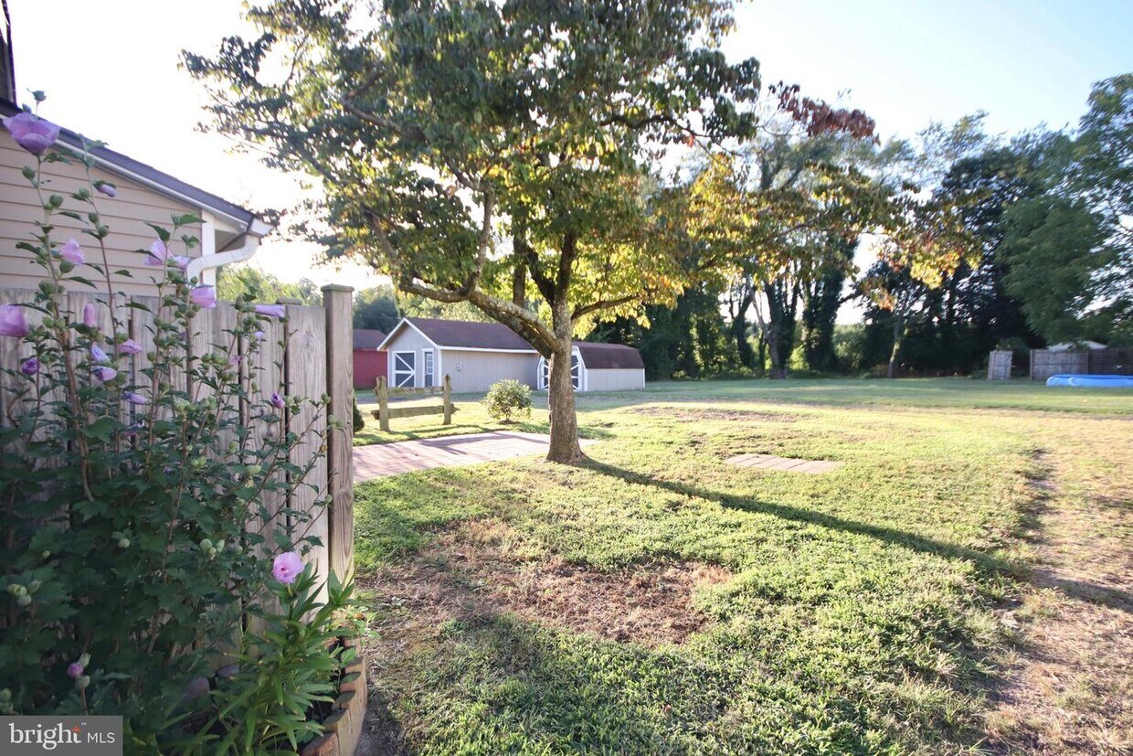 Primary Photo - 8 Park Dr