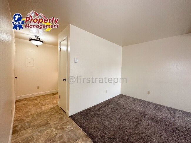 Foto del edificio - 1681 N Laurel St