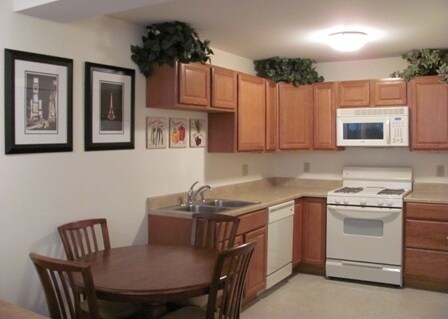 Building Photo - 112 Highland Pl