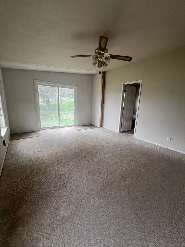 Building Photo - 3 Bedroom, 2 Bathroom Manufactured Home - ...