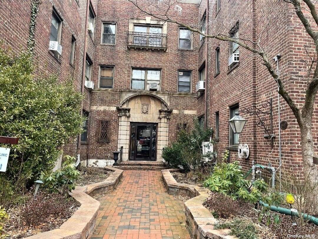 7 Bond St Unit 3J, Great Neck, NY 11021 Condo for Rent in Great Neck, NY
