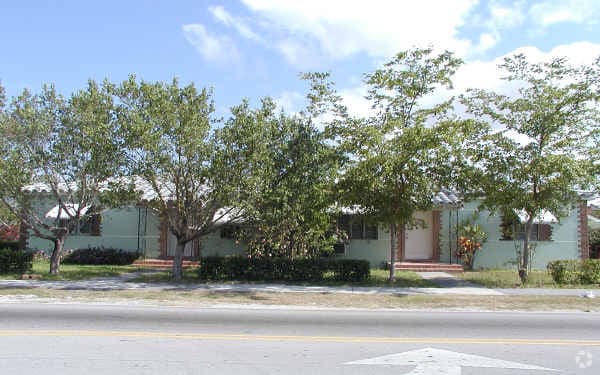 Building Photo - 305 NW 8th St