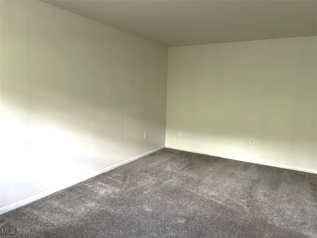Building Photo - 405 Colonial Dr