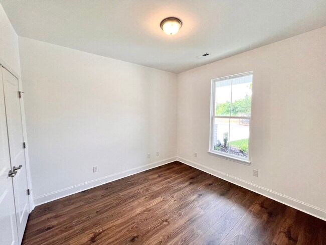 Building Photo - 182 Elise Way