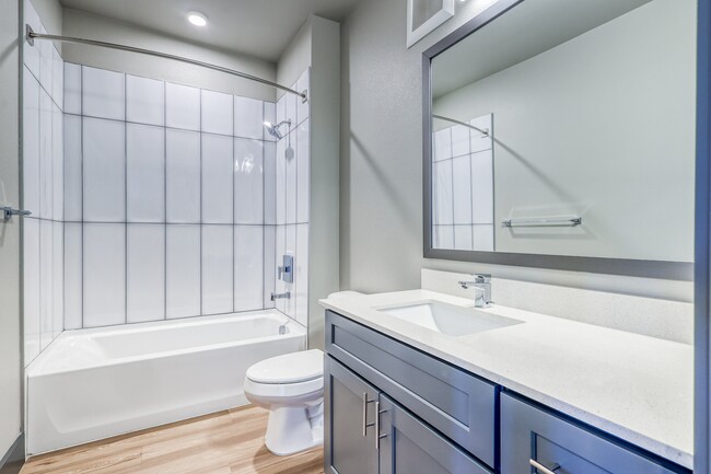 Building Photo - Los Altos