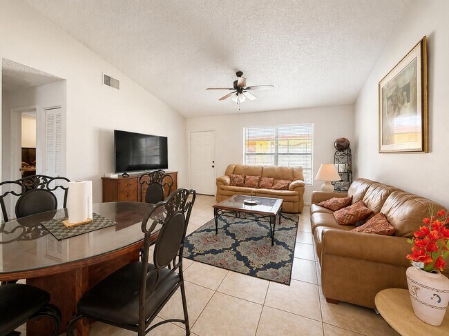 Foto del edificio - 1104 Goldenrod Rd