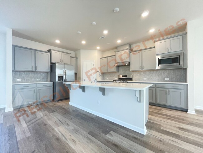 Building Photo - Beautiful 4 Bedroom 2.5 Bathroom Home w/ G...