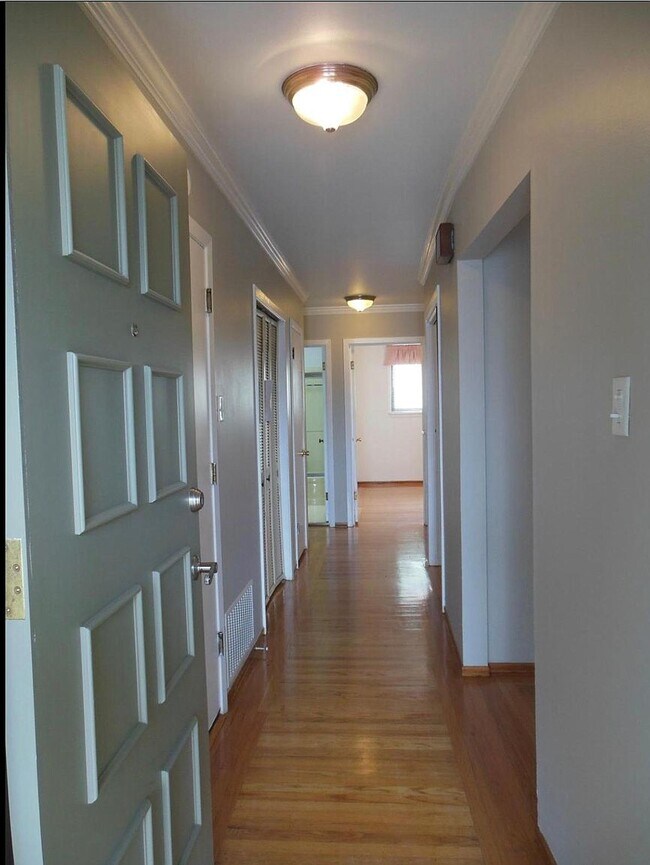 Building Photo - 728 Haven Ave