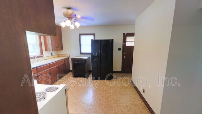 Building Photo - 5144 Sunrise Terrace