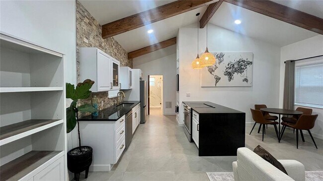 Foto del edificio - 1230 Essex Dr N