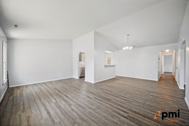 Foto del edificio - 3 BEDROOM 2 BATH W/GARAGE IN VIRGINIA BEACH PETS ALLOWED