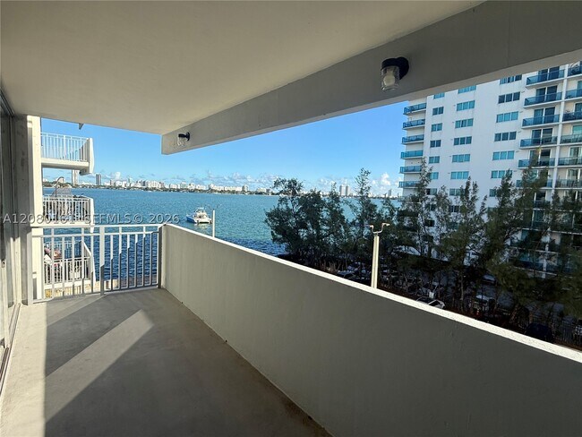 Building Photo - 7545 E Treasure Dr