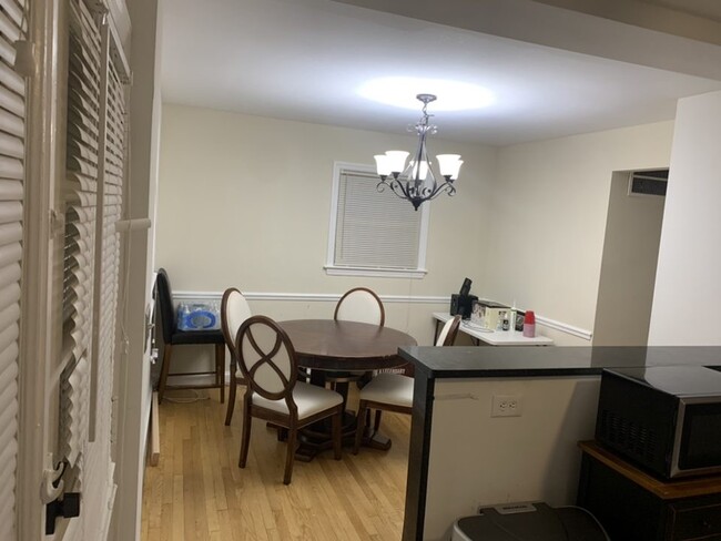 Foto del edificio - 2411 Kenton Pl