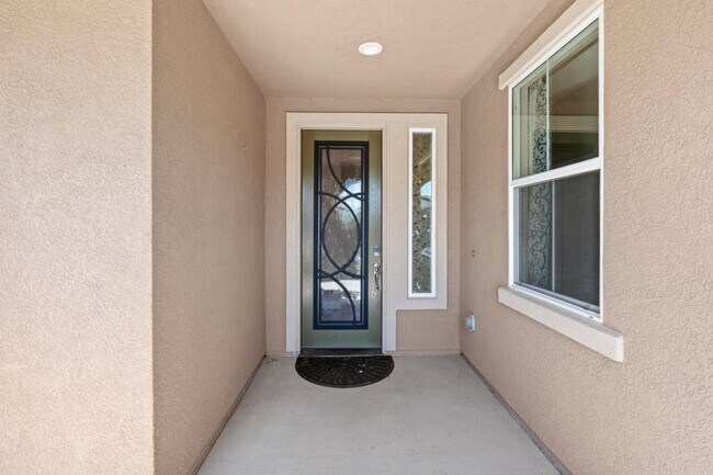 Foto del edificio - 377 Silver Ridge Dr