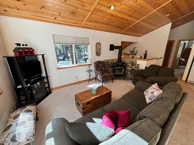 Building Photo - Truckee Summer Rental