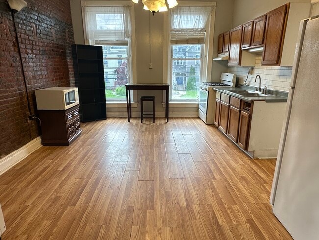 Building Photo - 140 Front St