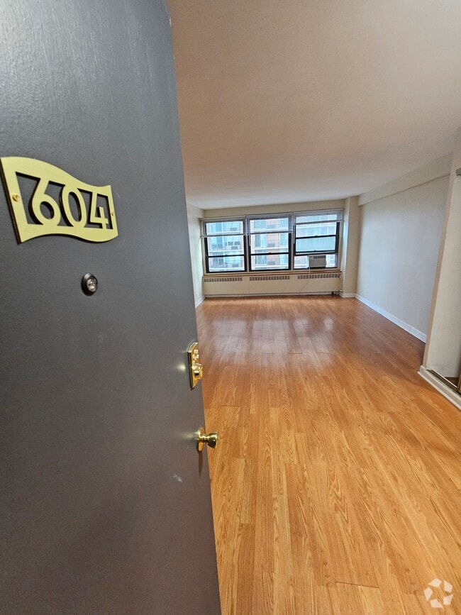 Building Photo - 652 W Gordon Ter