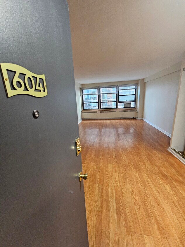 Foto principal - 652 W Gordon Ter