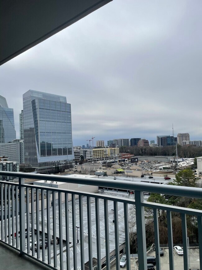 Foto del edificio - 3338 Peachtree Rd NE