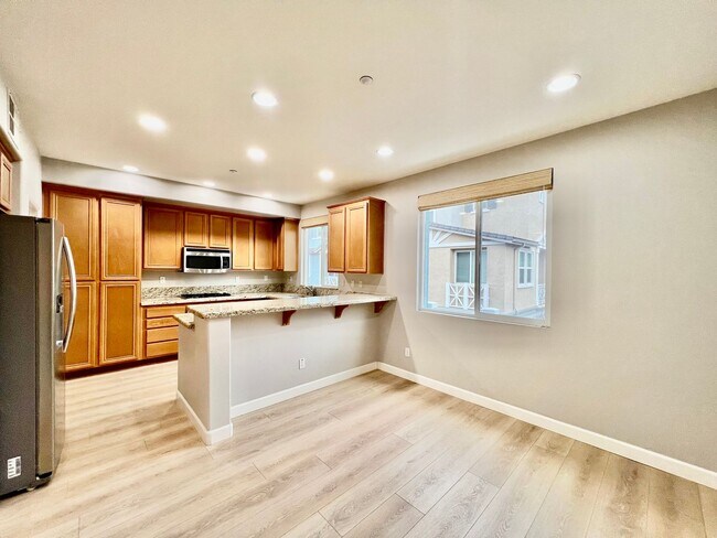 Building Photo - Beautiful 3B/3.5BA w/ Attached Garage & Wa...