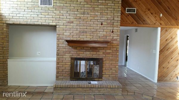 Building Photo - 716 Palm Valley Dr E