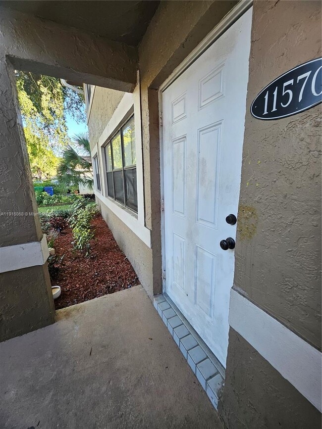 Foto del edificio - 11570 NW 42nd St