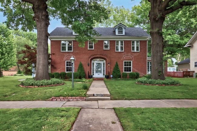 Building Photo - Move In Ready! 5 bedroom 3.5 bath near Was...