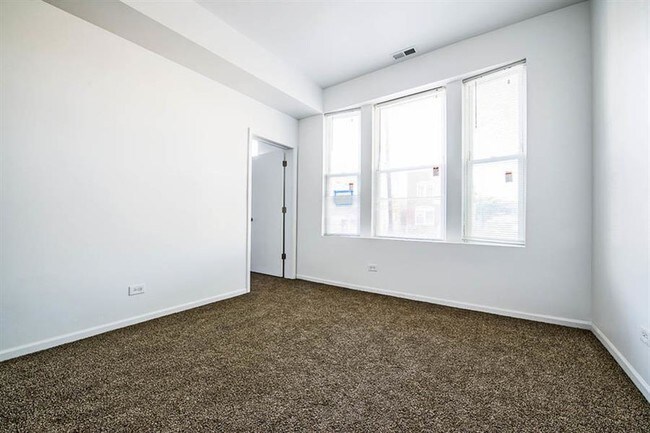 Foto del edificio - 3560-64 W Cermak Rd