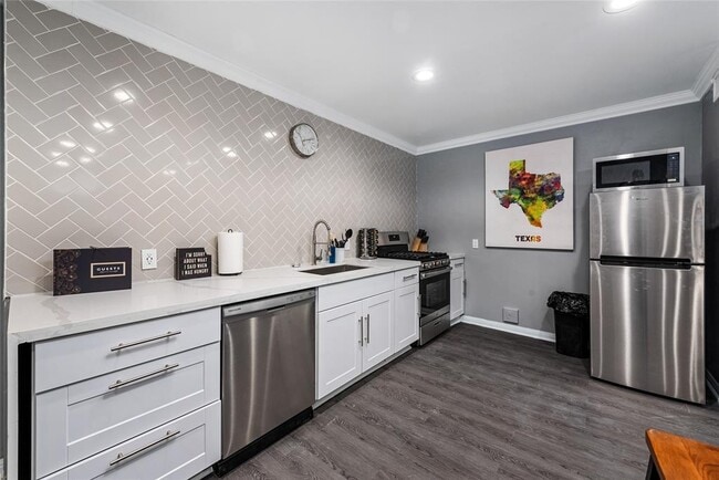 Building Photo - 3611 Graustark St