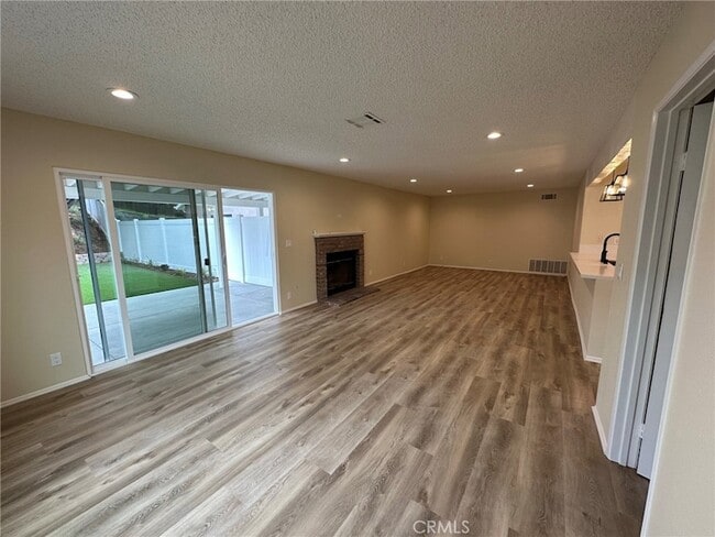 Building Photo - 1155 Currier Ave