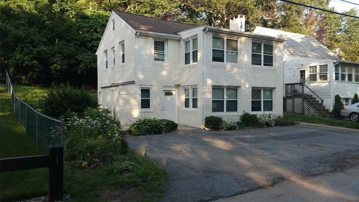 Building Photo - 156 Giants Neck Rd