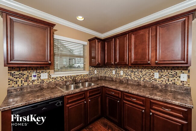 Foto del edificio - 503 Village Springs Ln