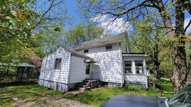 Building Photo - 661 Summit Ct