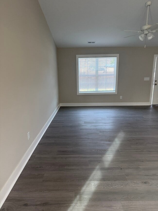 Building Photo - 1002 Grace Ave