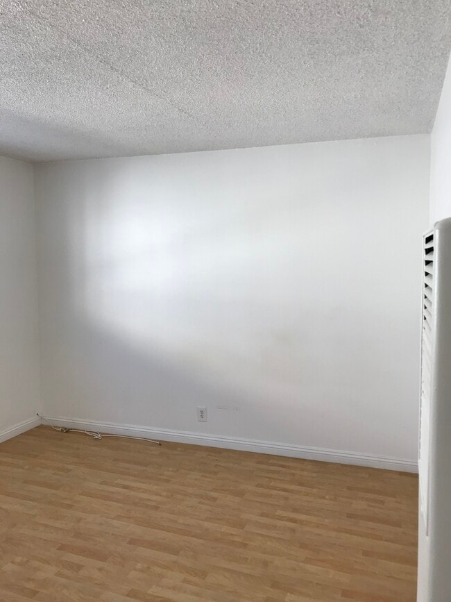 Foto del edificio - 940 S Venice Blvd