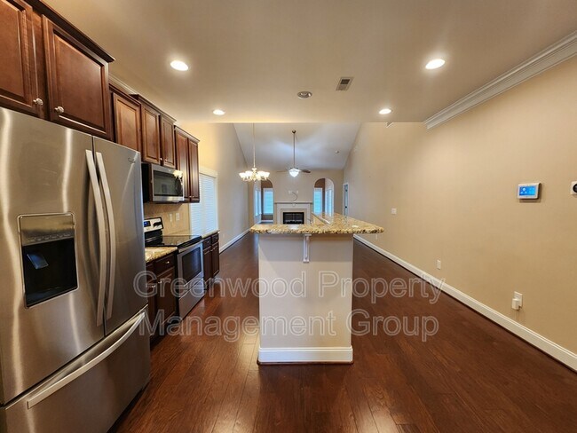 Foto del edificio - 649 Nikyle Cir