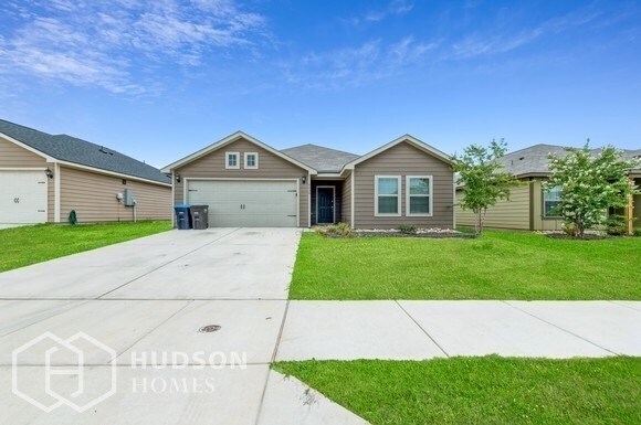 Foto principal - NOW AVAILABLE! 8424 Steel Dust Dr, Fort Wo...