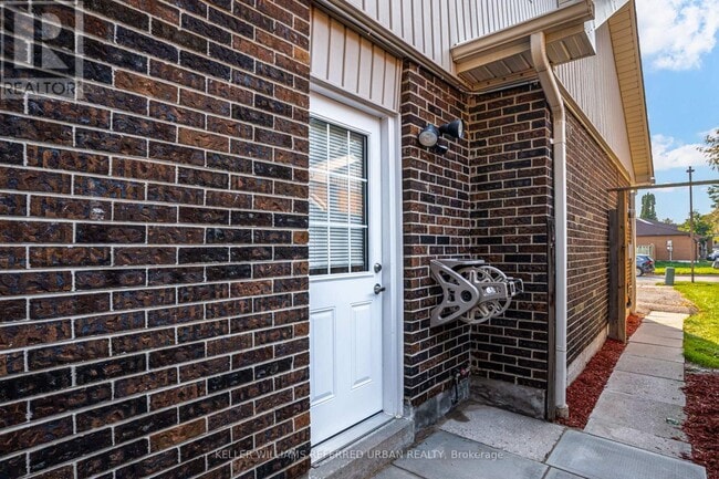 Building Photo - 718 Edgewood Rd