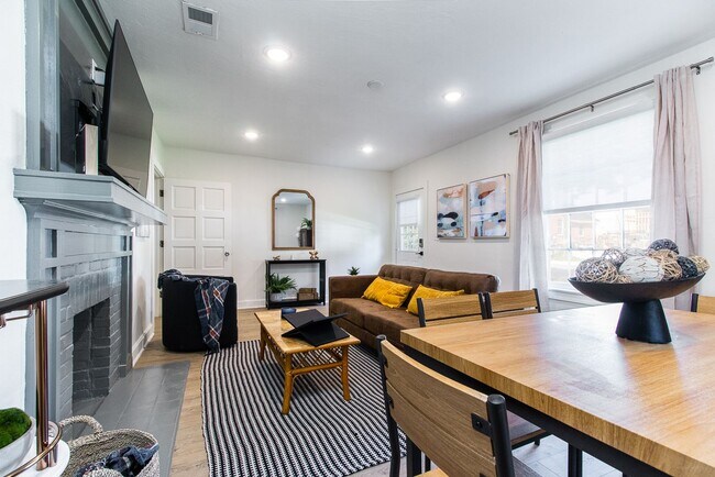 Building Photo - 919 SW 6th Ave - Fully remodeled & furnish...