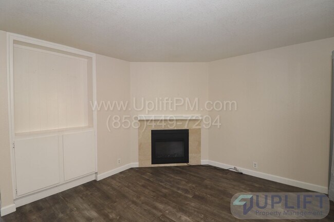 Foto del edificio - 2-Bed, 2-Bath Condo with One Car Garage