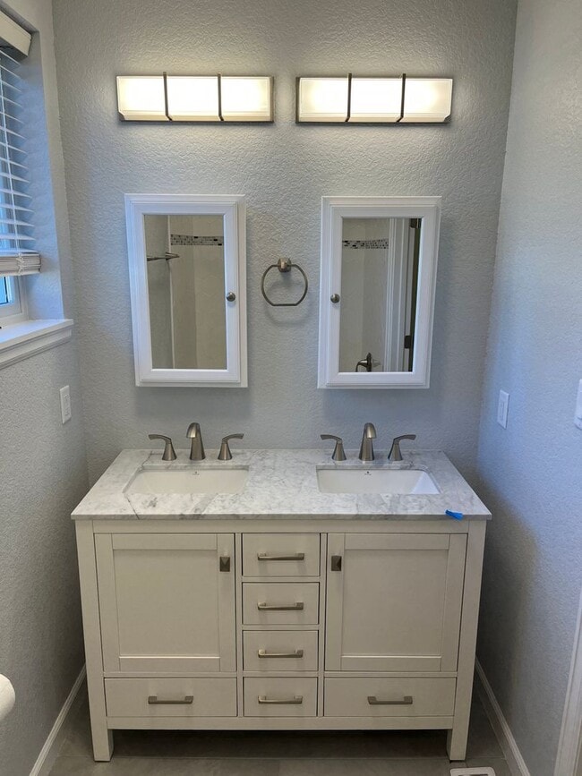 Building Photo - ALL PROSPECTIVE TENANTS MUST SUBMIT A $58 ...